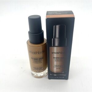 Smashbox Studio Skin 3.3 Medium/Dark with Warm Undetones new in box.